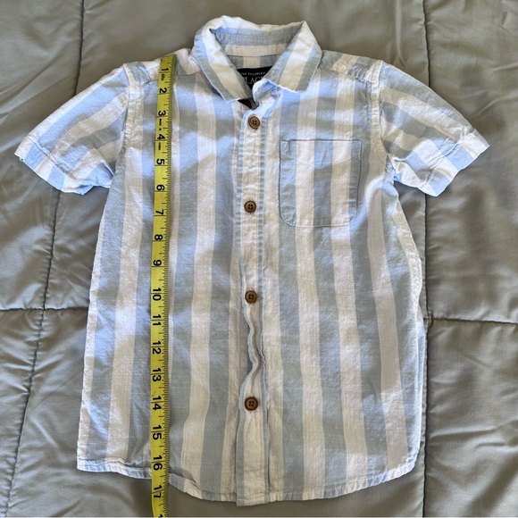 Lot of 2 Boys Button up shirt - 1 Children’s Place & 1 Carters Size 4T - Picture 7 of 10